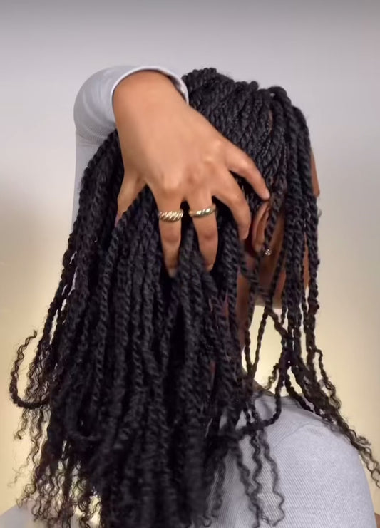Kinky hair strands